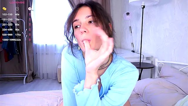 Holla Molly online show from October 11, 2025, 5:52 am