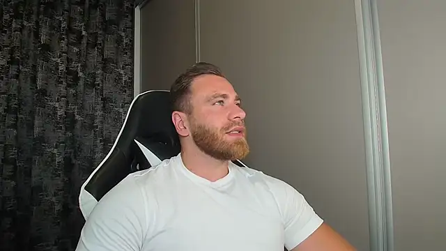Snapshot of Thori92 chatting on July 1, 2026, 7:03 pm Thori92 online show from July 1, 2026, 7:03 pm