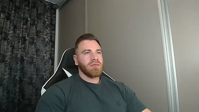 Thori92 online show from December 4, 2025, 4:28 pm