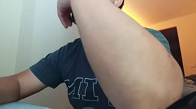 Snapshot of VonDoomdelToro chatting on February 11, 2025, 5:16 am VonDoomdelToro online show from February 11, 2025, 5:16 am