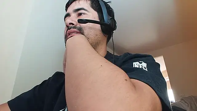 Snapshot of VonDoomdelToro chatting on February 9, 2025, 11:15 pm VonDoomdelToro online show from February 9, 2025, 11:15 pm