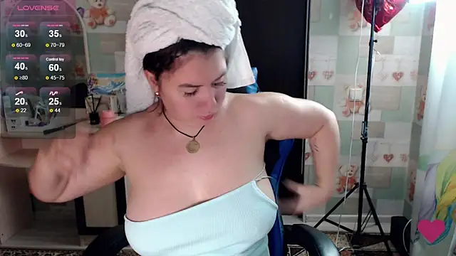 Korolek12 online show from November 21, 2025, 4:44 am