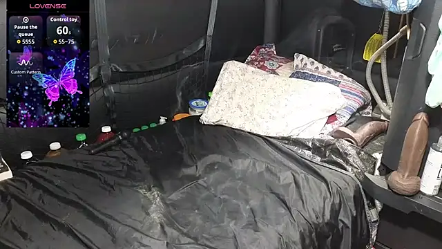 Castrated Julie online show from December 19, 2025, 5:21 am