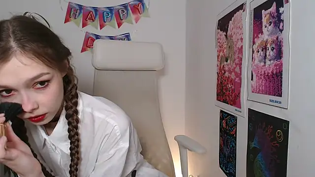 Snapshot of Michelle_Melnss chatting on December 7, 2024, 7:21 am Michelle Melnss online show from December 7, 2024, 7:21 am