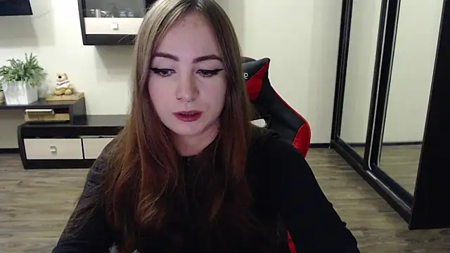 Snapshot of Laralianna chatting on September 17, 2025, 10:50 am Laralianna online show from September 17, 2025, 10:50 am