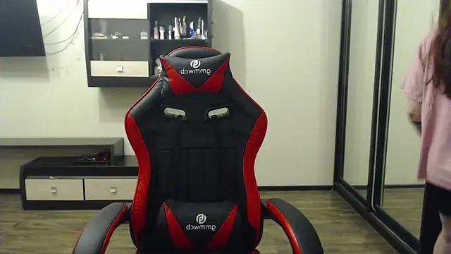 Snapshot of Laralianna chatting on February 22, 2025, 7:58 pm Laralianna online show from February 22, 2025, 7:58 pm