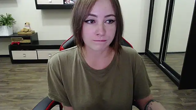 Snapshot of Laralianna chatting on September 8, 2025, 4:28 pm Laralianna online show from September 8, 2025, 4:28 pm