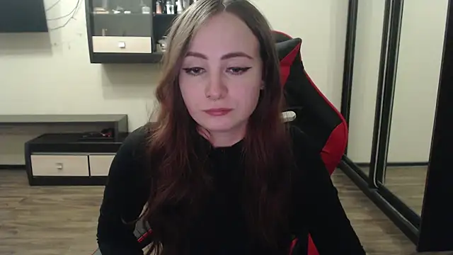 Snapshot of Laralianna chatting on February 21, 2025, 7:43 pm Laralianna online show from February 21, 2025, 7:43 pm