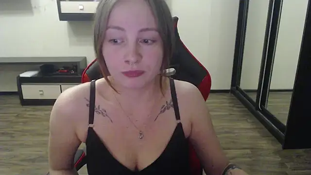 Snapshot of Laralianna chatting on March 16, 2025, 4:56 pm Laralianna online show from March 16, 2025, 4:56 pm