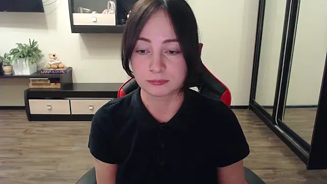 Snapshot of Laralianna chatting on October 8, 2025, 2:18 pm Laralianna online show from October 8, 2025, 2:18 pm