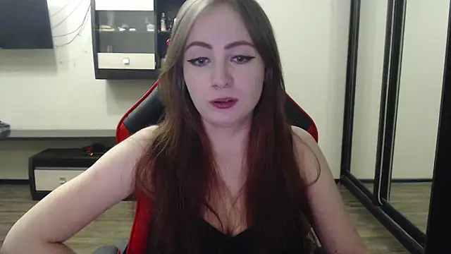 Snapshot of Laralianna chatting on February 18, 2025, 6:47 pm Laralianna online show from February 18, 2025, 6:47 pm