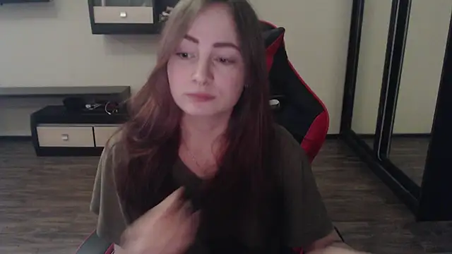 Snapshot of Laralianna chatting on March 17, 2025, 11:21 am Laralianna online show from March 17, 2025, 11:21 am