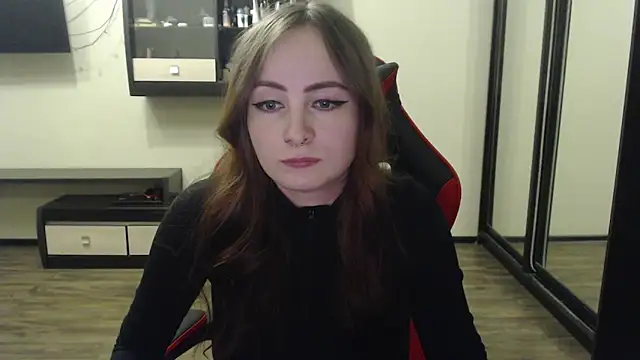 Snapshot of Laralianna chatting on February 21, 2025, 4:37 pm Laralianna online show from February 21, 2025, 4:37 pm