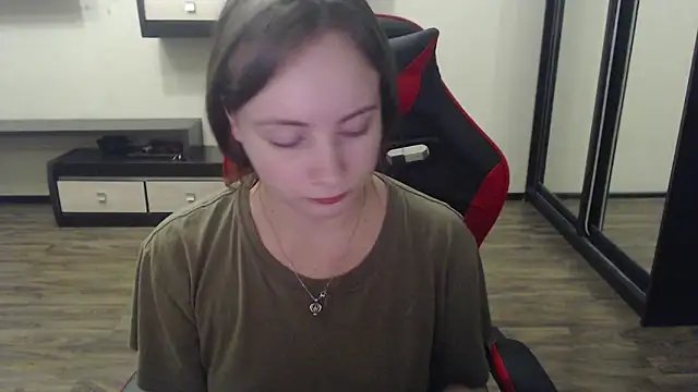 Snapshot of Laralianna chatting on March 18, 2025, 2:50 pm Laralianna online show from March 18, 2025, 2:50 pm