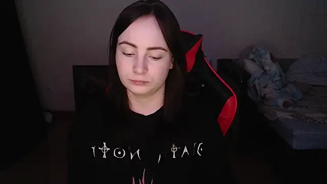 Laralianna online show from December 18, 2025, 10:57 pm