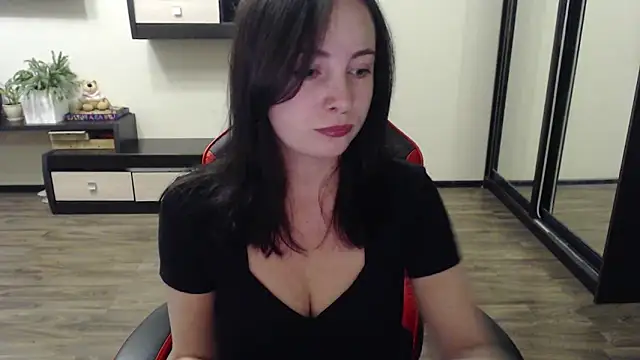 Snapshot of Laralianna chatting on October 2, 2025, 12:30 pm Laralianna online show from October 2, 2025, 12:30 pm