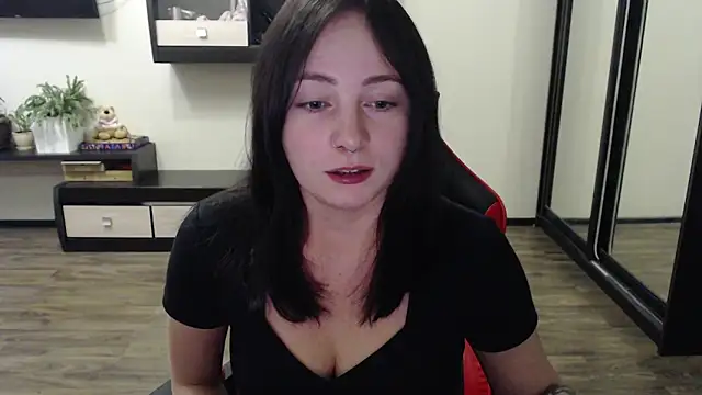 Snapshot of Laralianna chatting on October 3, 2025, 11:56 am Laralianna online show from October 3, 2025, 11:56 am