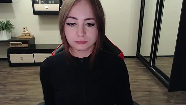 Snapshot of Laralianna chatting on September 15, 2025, 2:06 pm Laralianna online show from September 15, 2025, 2:06 pm