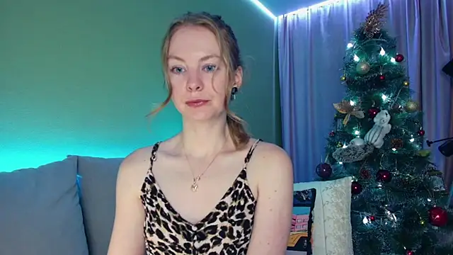Snapshot of Cuddle_Cat chatting on January 11, 2025, 5:20 am Cuddle Cat online show from January 11, 2025, 5:20 am