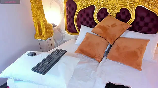 Dulce 26  online show from December 17, 2025, 10:37 pm