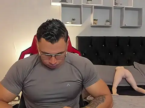 tyler hank01 online show from April 15, 2026, 12:38 am