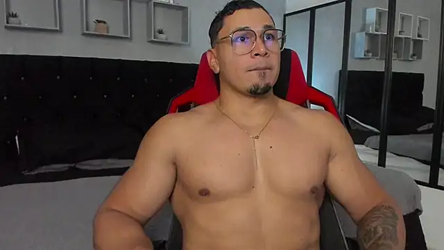 tyler hank01 online show from October 28, 2025, 7:02 pm