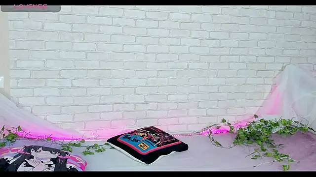 LinaKenny online show from March 4, 2026, 6:04 pm