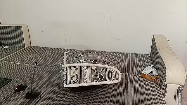 LuxMelys online show from September 13, 2025, 3:06 am