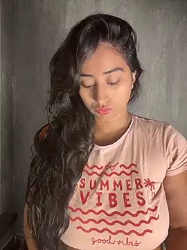 Valentinne z online show from March 28, 2026, 8:48 am