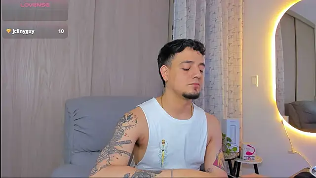 alejandro calderon1 online show from November 11, 2025, 6:19 am