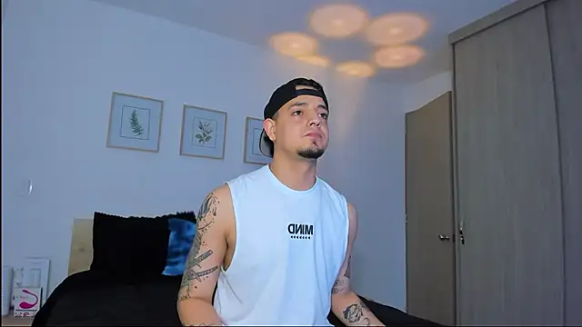 alejandro calderon1 online show from December 15, 2025, 1:55 am