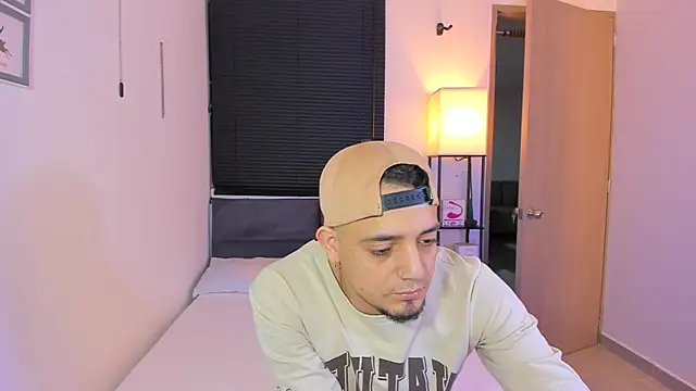 alejandro calderon1 online show from April 3, 2026, 5:25 am