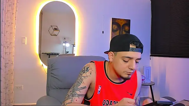 alejandro calderon1 online show from February 16, 2026, 5:39 am