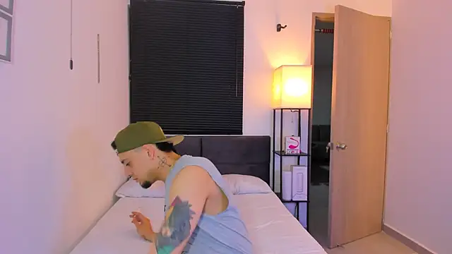 alejandro calderon1 online show from April 10, 2026, 4:30 am