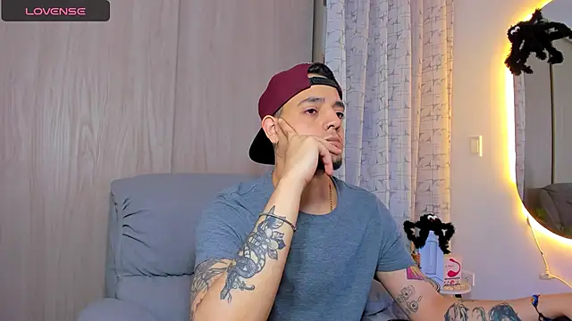 alejandro calderon1 online show from October 12, 2025, 5:09 am