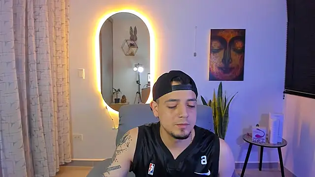 alejandro calderon1 online show from March 17, 2026, 12:24 am