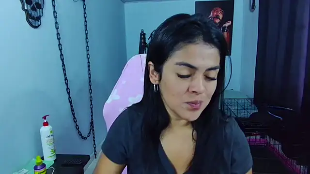 Snapshot of Hannah-grace chatting on February 19, 2025, 12:11 pm Hannah-grace online show from February 19, 2025, 12:11 pm