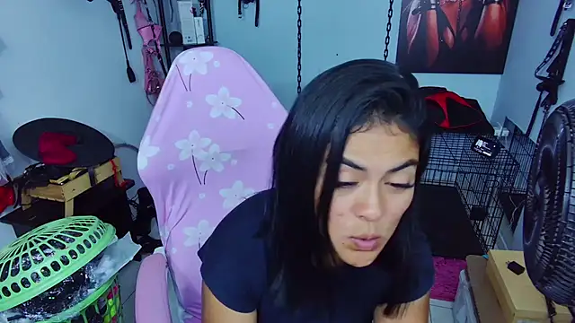 Snapshot of Hannah-grace chatting on September 14, 2025, 10:32 pm Hannah-grace online show from September 14, 2025, 10:32 pm