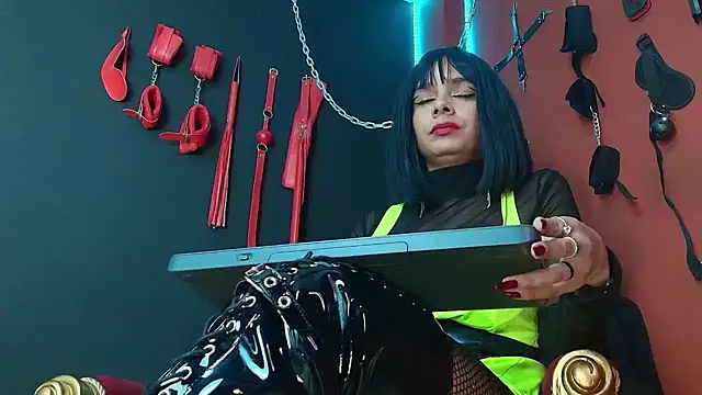 Snapshot of amy-mistress chatting on December 8, 2024, 10:47 pm amy-mistress online show from December 8, 2024, 10:47 pm