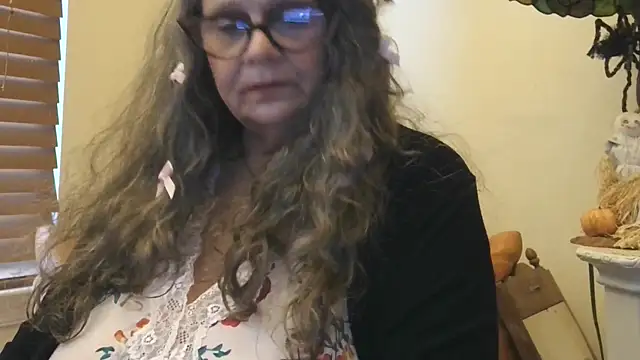 Snapshot of DestineeLoverGirl chatting on October 21, 2025, 1:21 pm DestineeLoverGirl online show from October 21, 2025, 1:21 pm