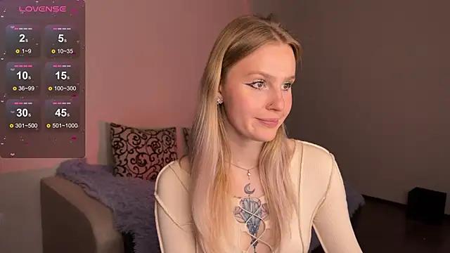 Snapshot of Chanel_Gill chatting on March 6, 2025, 8:37 pm Chanel Gill online show from March 6, 2025, 8:37 pm