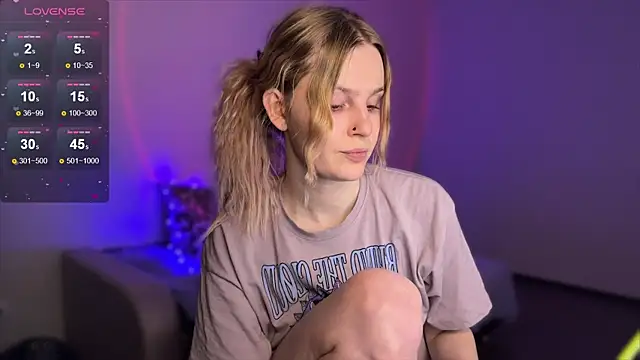 Snapshot of Chanel_Gill chatting on February 7, 2025, 9:37 pm Chanel Gill online show from February 7, 2025, 9:37 pm