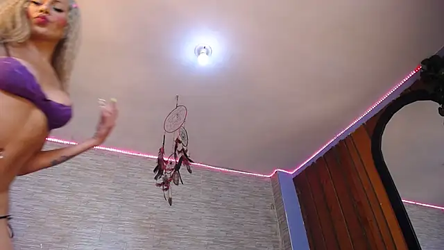 Snapshot of hornytsblonde chatting on March 19, 2025, 4:34 pm hornytsblonde online show from March 19, 2025, 4:34 pm