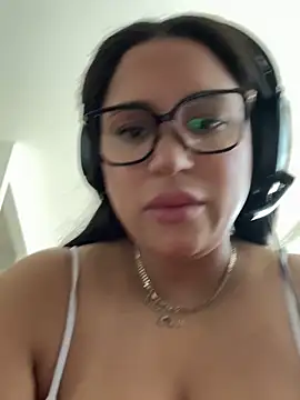Snapshot of MeghanXO chatting on October 6, 2025, 2:18 pm MeghanXO online show from October 6, 2025, 2:18 pm