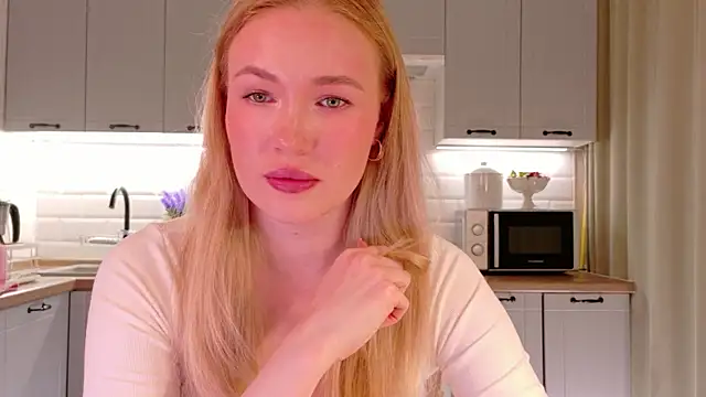 Veronika Mitchel online show from March 31, 2026, 4:20 pm