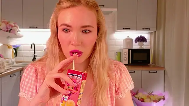 Veronika Mitchel online show from November 29, 2025, 3:01 pm