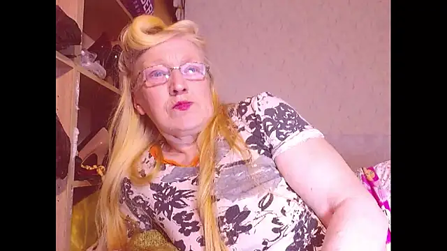 Snapshot of MadamBombShell chatting on February 8, 2025, 7:59 pm MadamBombShell online show from February 8, 2025, 7:59 pm