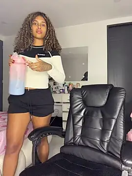 Snapshot of stormyy_ chatting on July 18, 2026, 12:52 am stormyy online show from July 18, 2026, 12:52 am