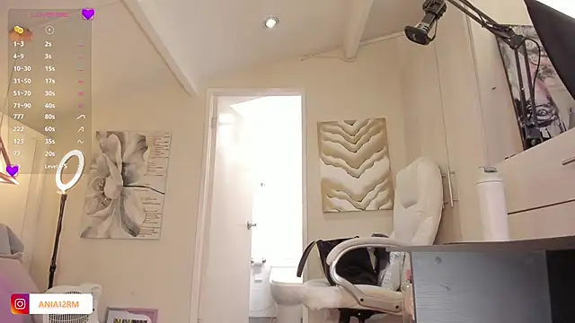 catalinasaiz online show from December 19, 2025, 1:57 pm