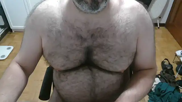 Snapshot of mikeyhotbear chatting on July 29, 2026, 5:06 am mikeyhotbear online show from July 29, 2026, 5:06 am